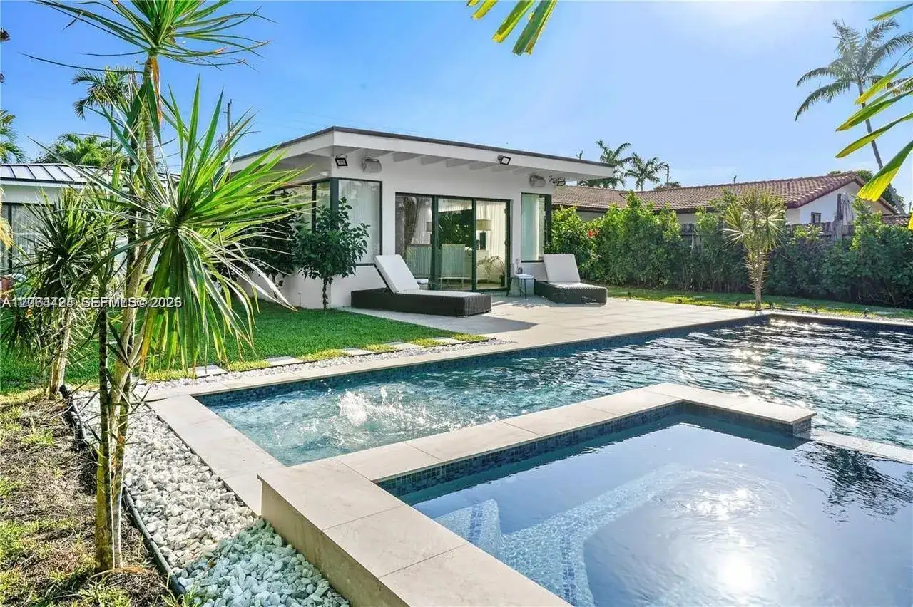 1625 Daytonia Rd, Miami Beach FL 33141 photo 2