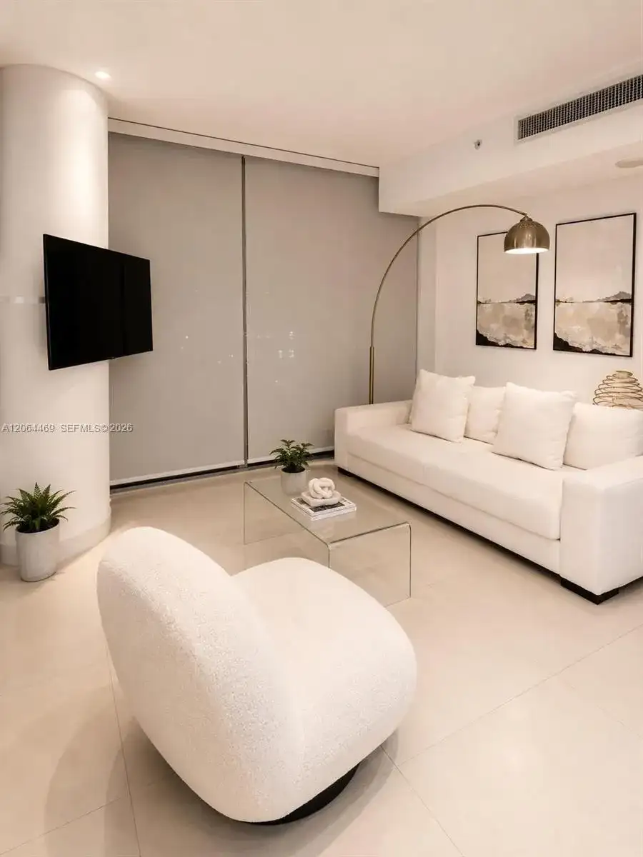 92 SW 3rd St # 1210, Miami FL 33130 photo 4