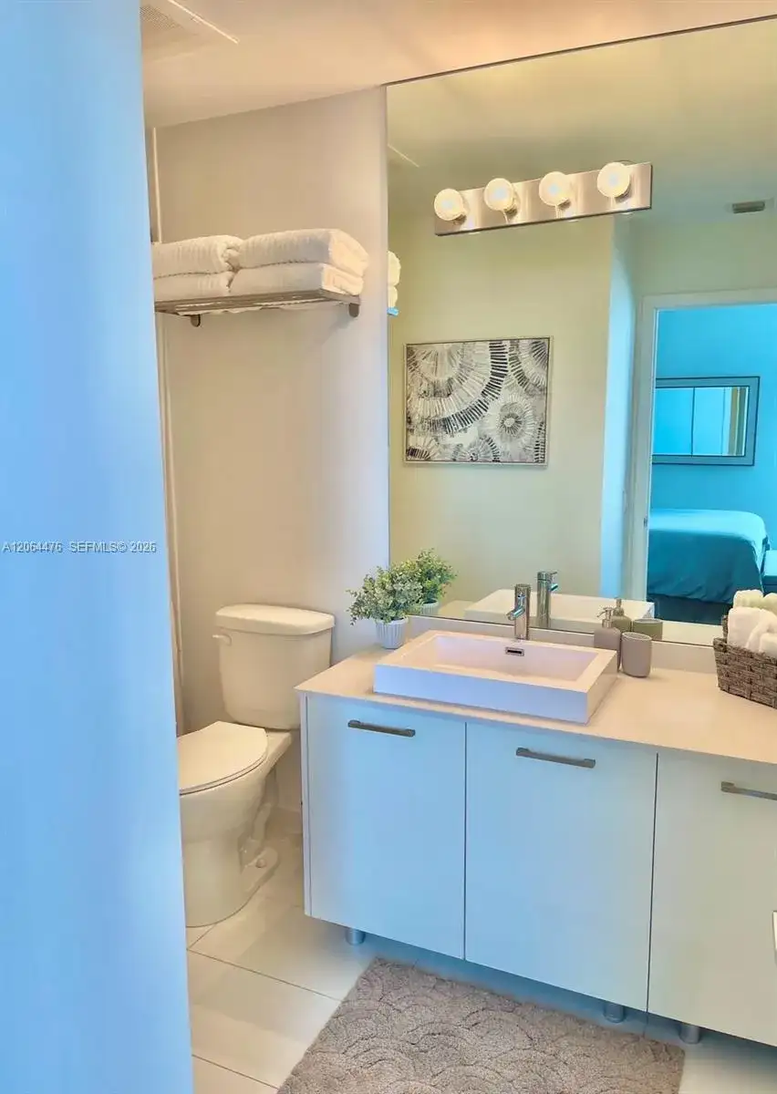 151 SE 1 St # 2406, Miami FL 33131 photo 3