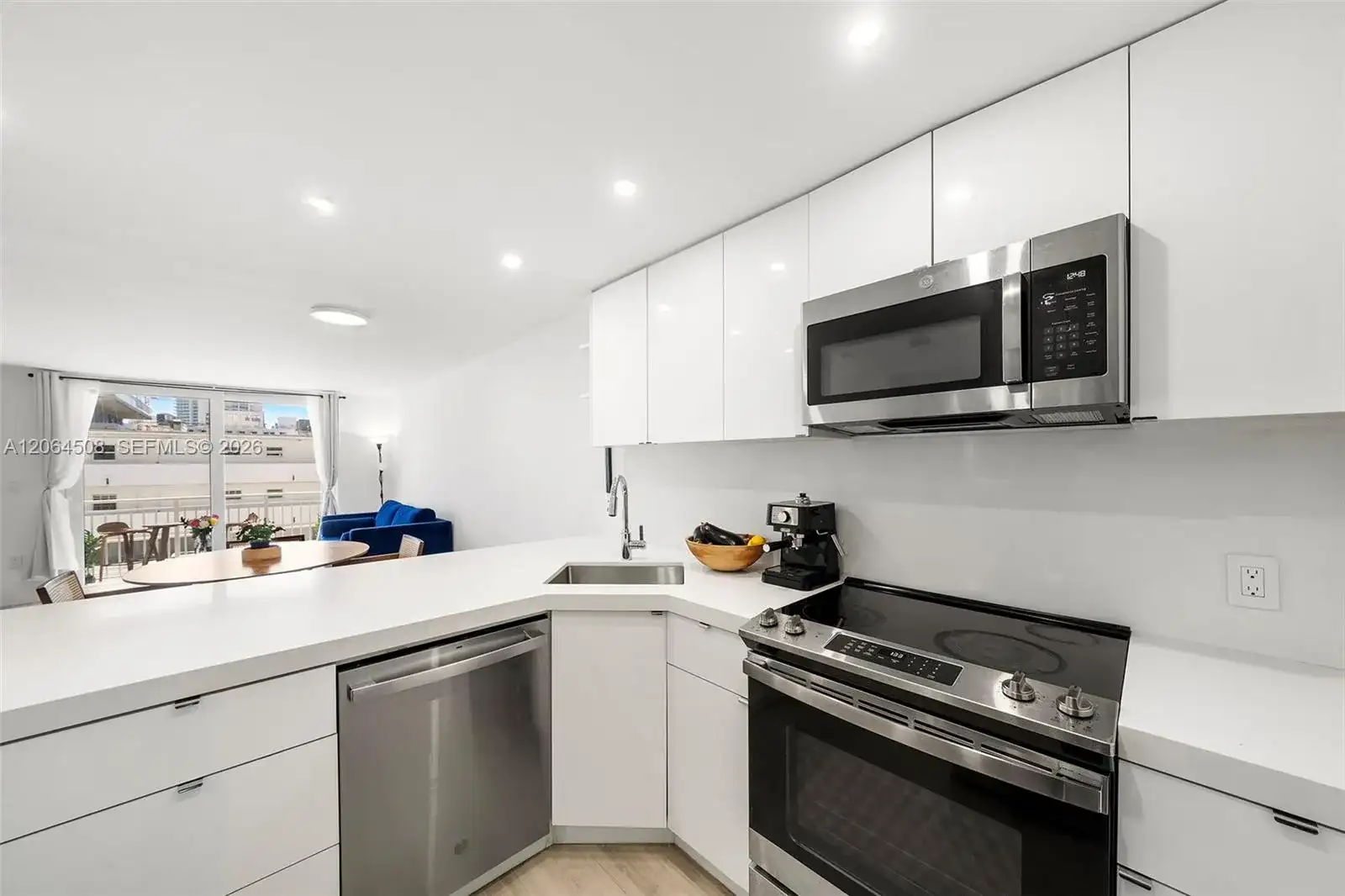 345 Ocean Dr # 610, Miami Beach FL 33139 photo 4