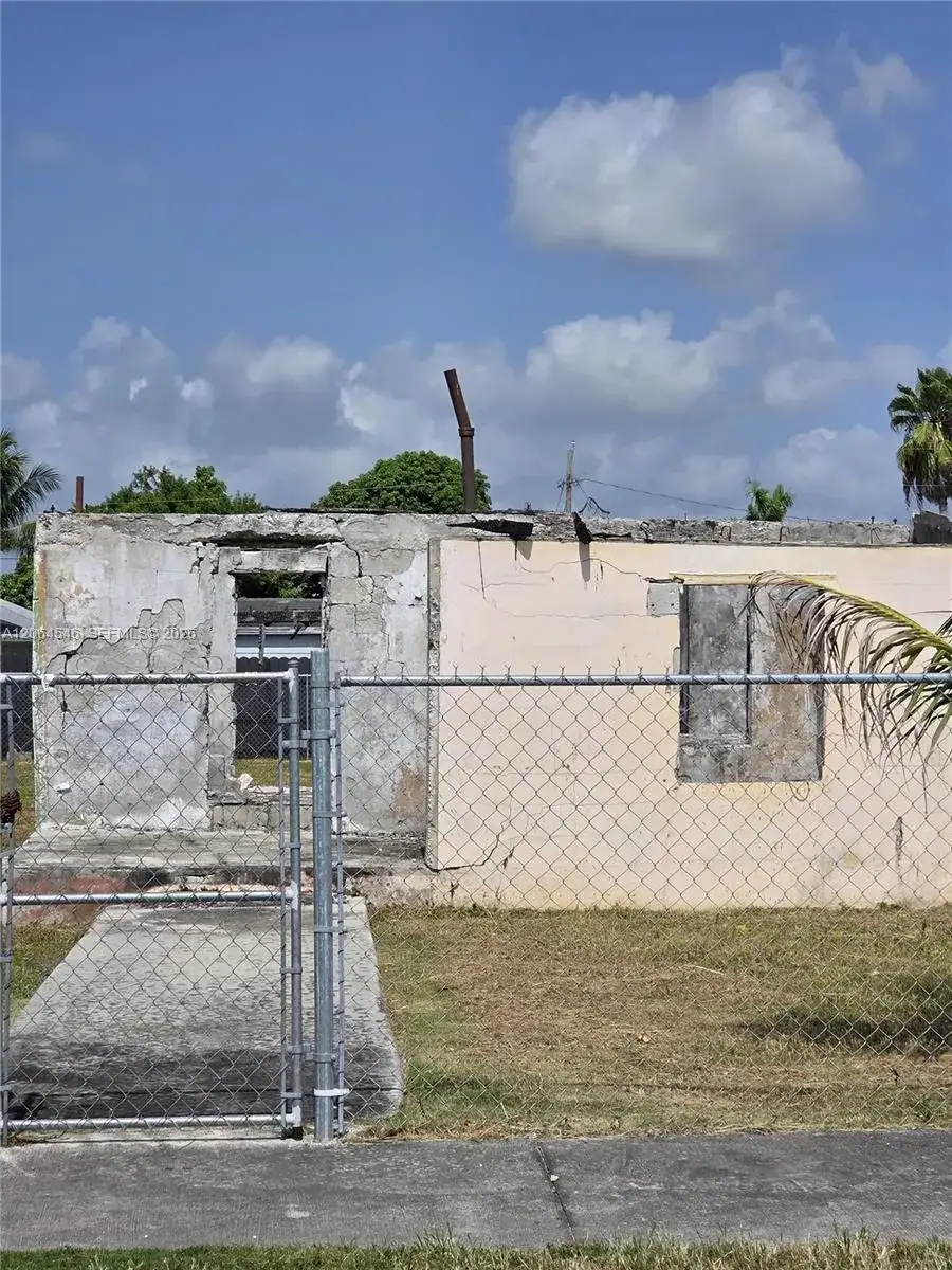 714 SW 11th Ave, Homestead FL 33030 photo 2