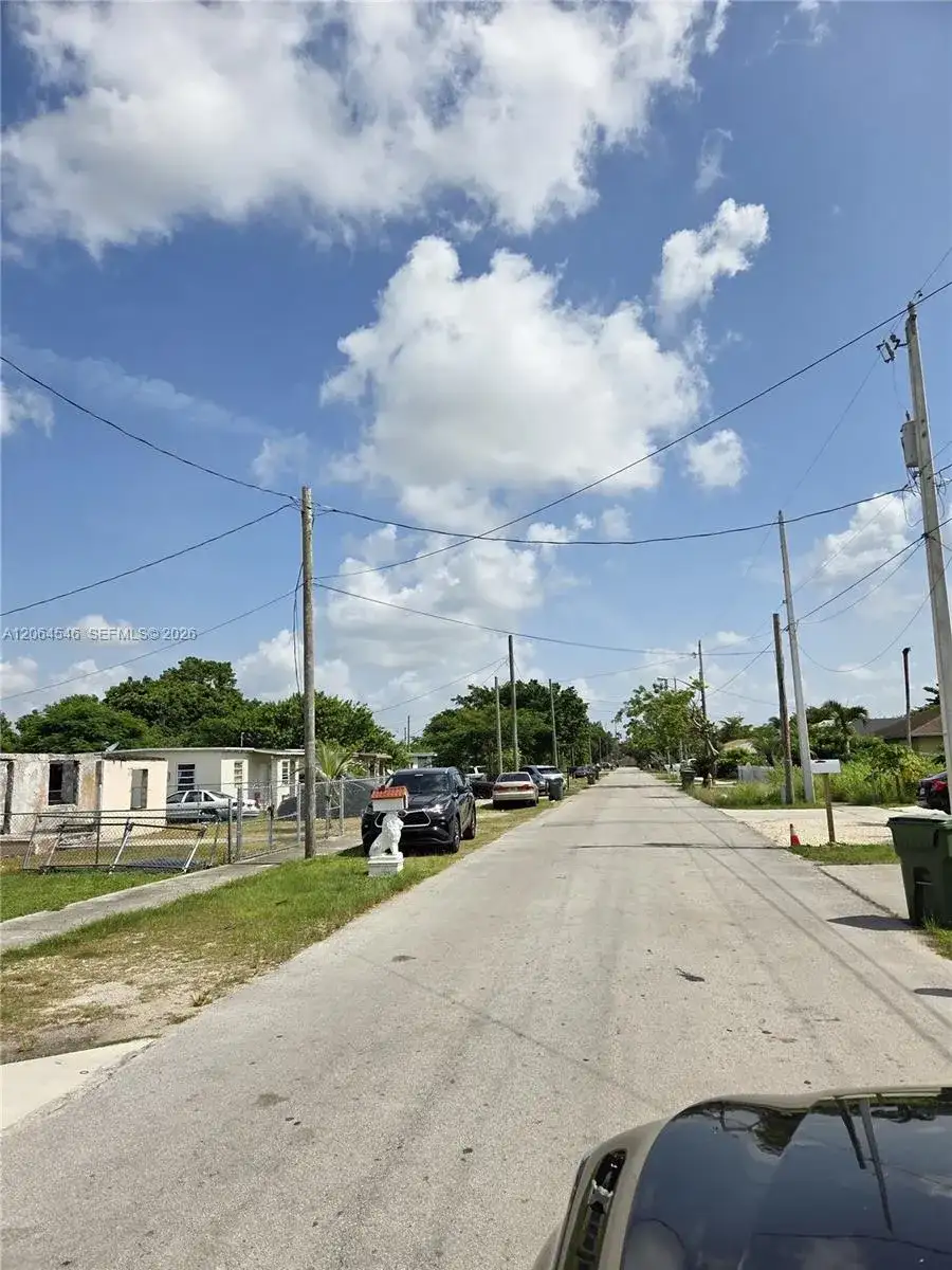714 SW 11th Ave, Homestead FL 33030 photo 5