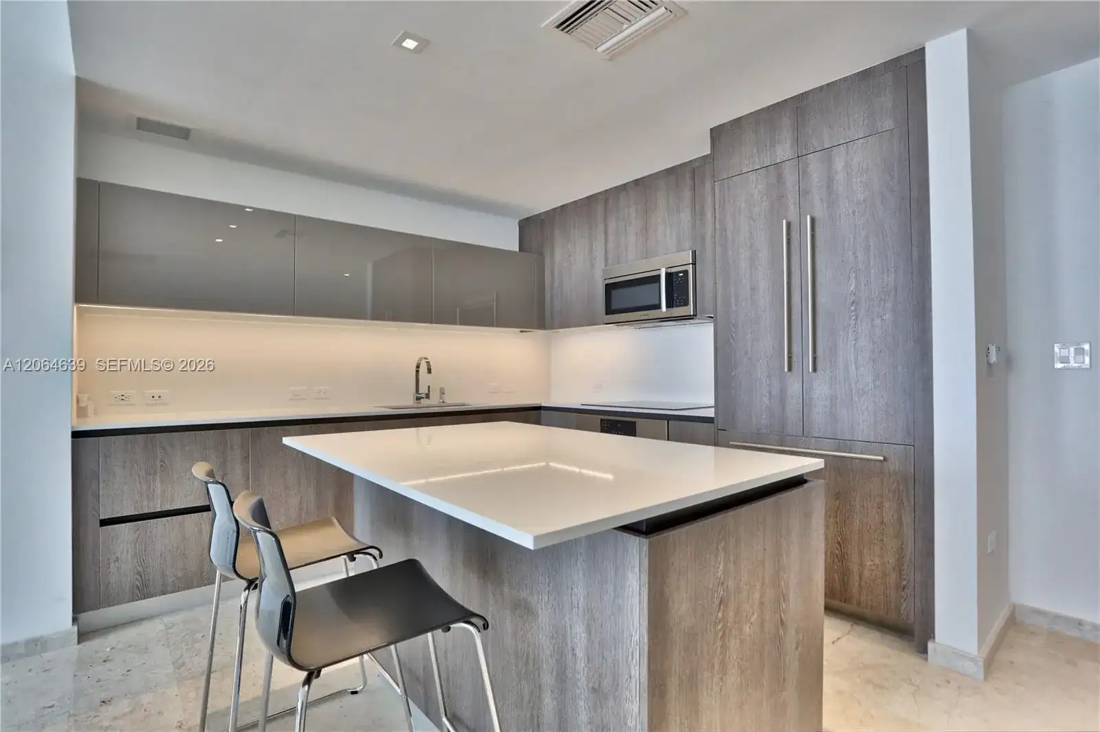88 SW 7th St # 3805, Miami FL 33130 photo 3