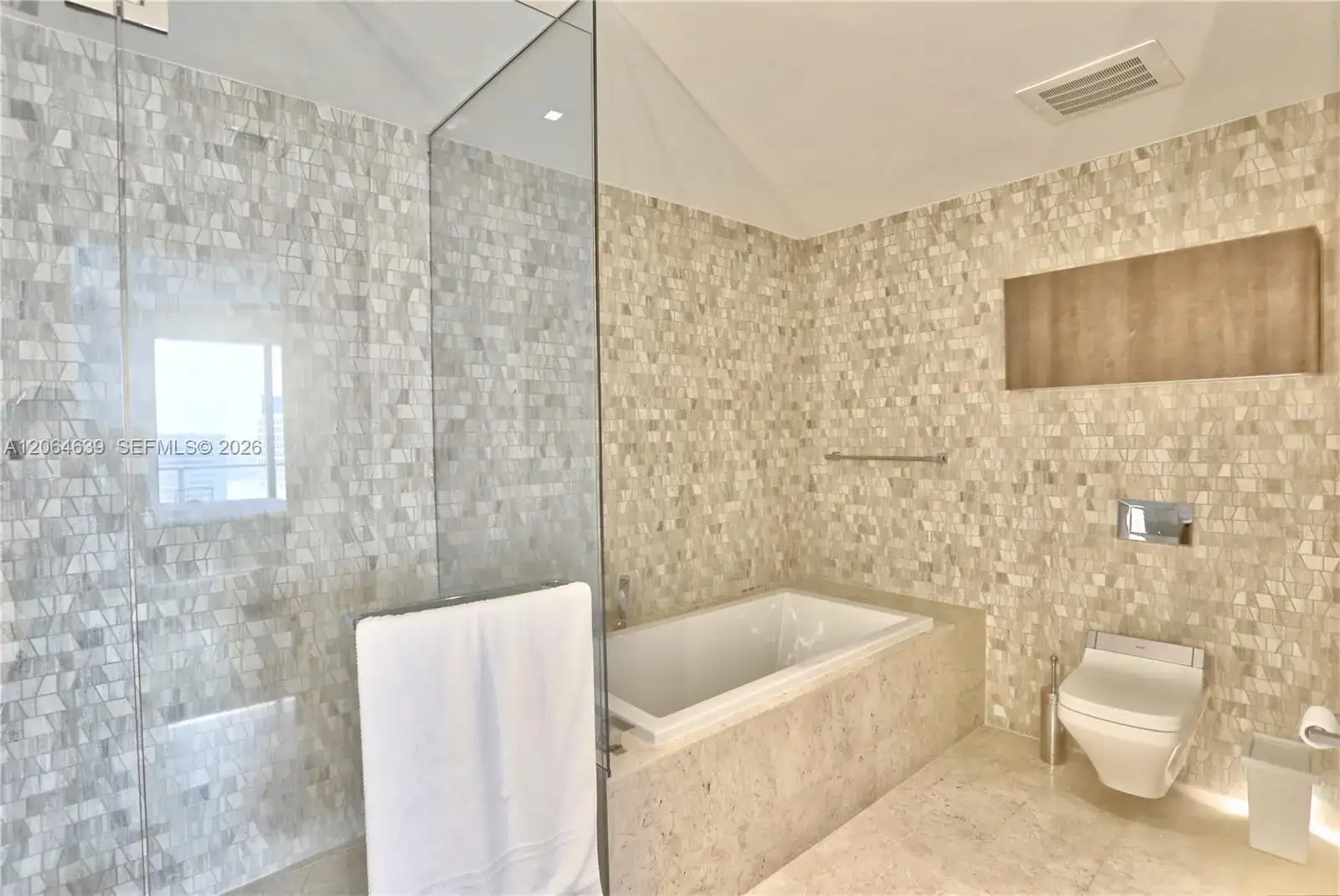 88 SW 7th St # 3805, Miami FL 33130 photo 5