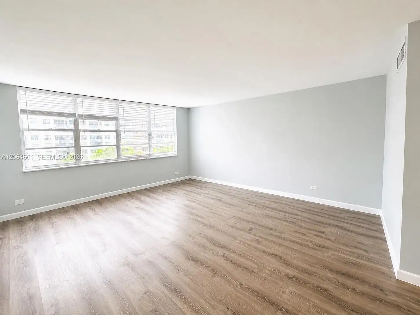 250 174th St # 510, Sunny Isles Beach FL 33160 photo 2