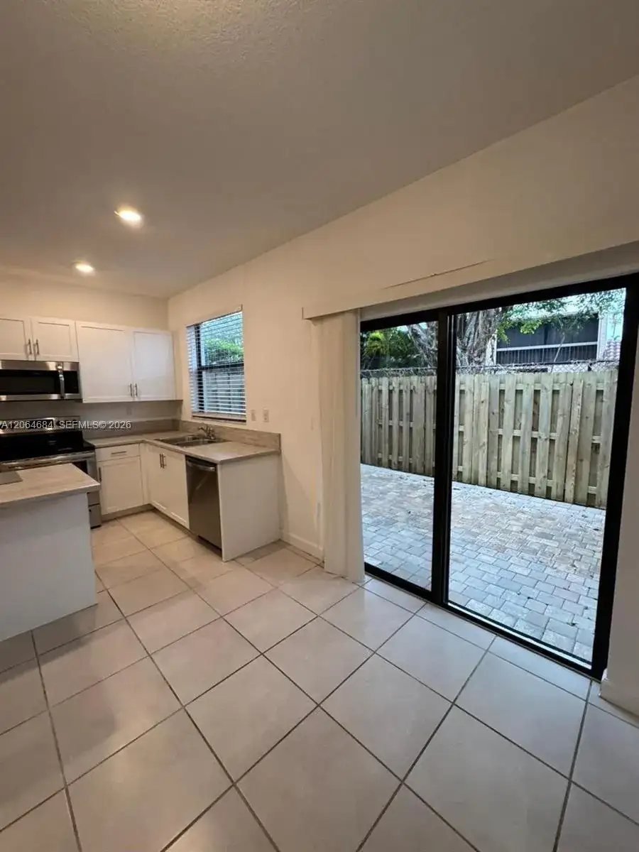 768 NE 206th Ter # 768, Miami FL 33179 photo 2
