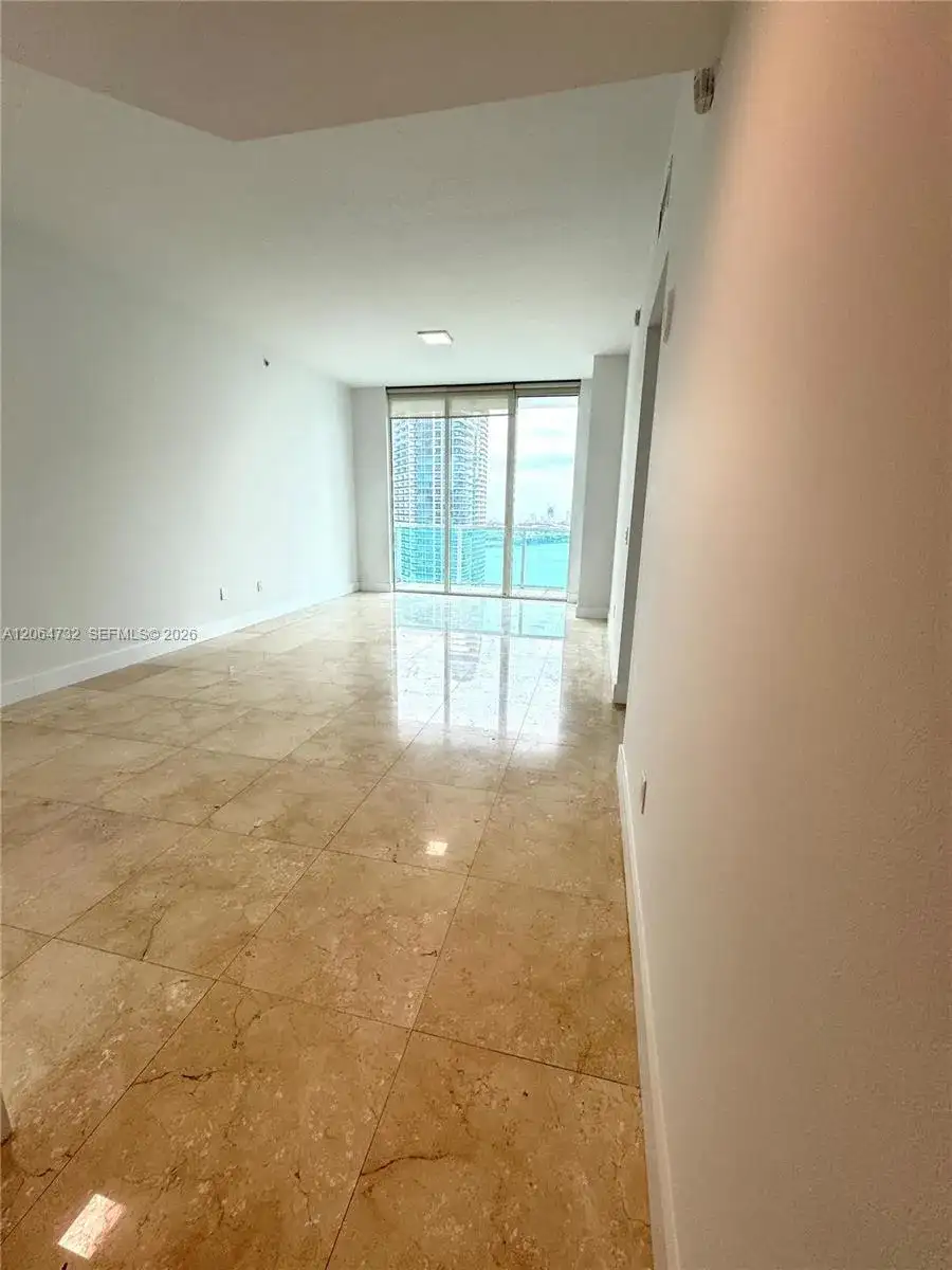 31 SE 5th St # 4214, Miami FL 33131 photo 3