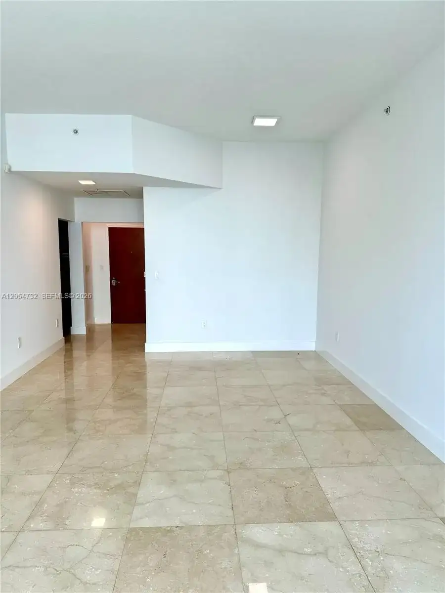 31 SE 5th St # 4214, Miami FL 33131 photo 4