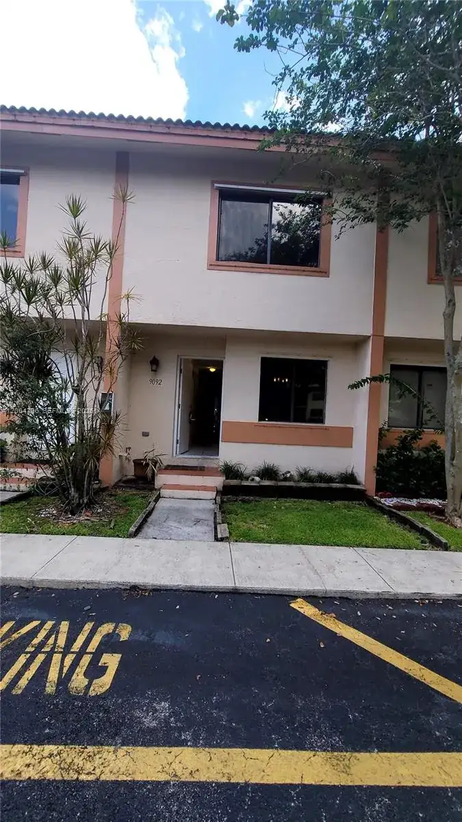 9092 NW 40th St # 4, Coral Springs FL 33065 photo 2