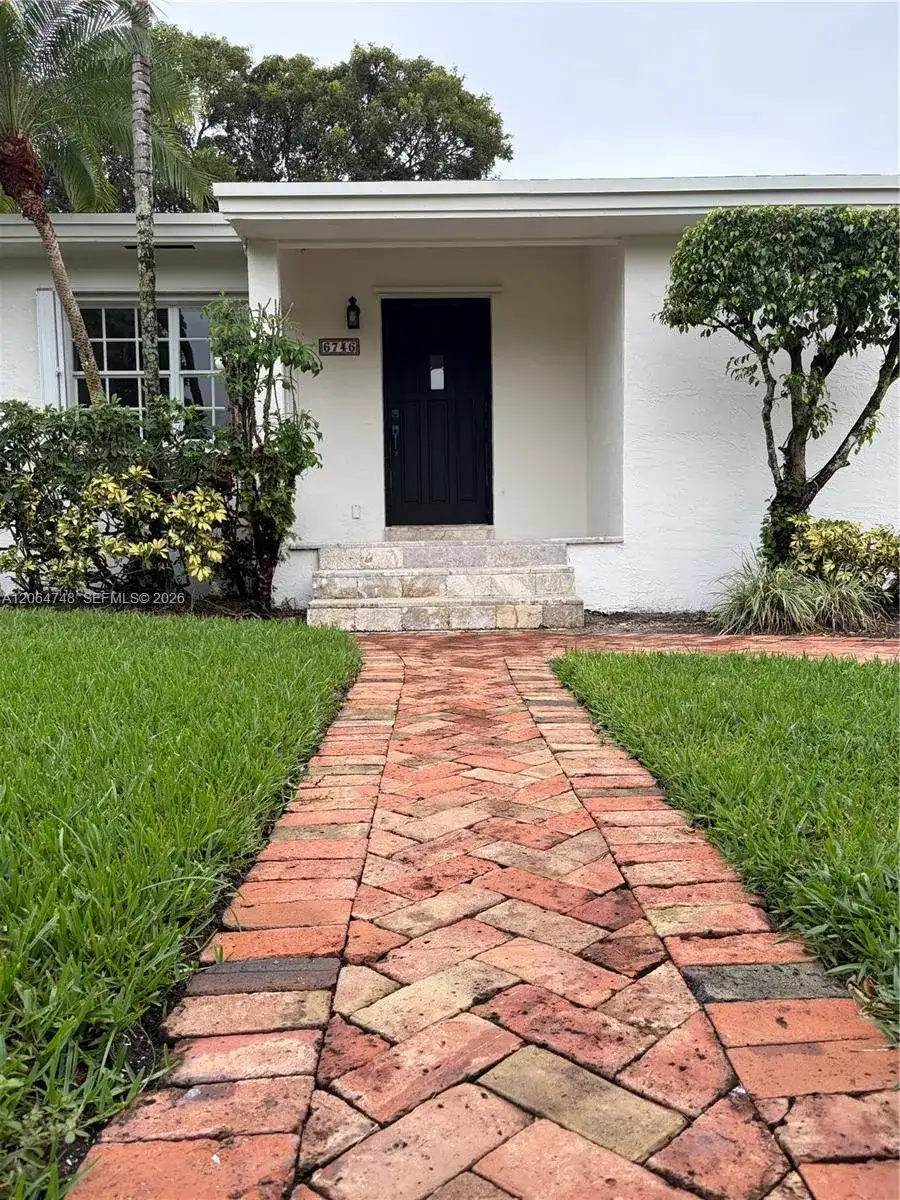 6746 SW 32nd Ter, Miami FL 33155 photo 2