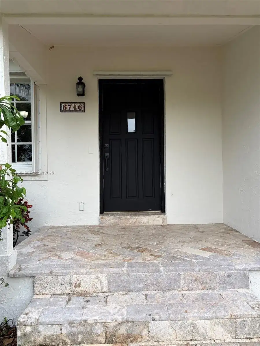 6746 SW 32nd Ter, Miami FL 33155 photo 3