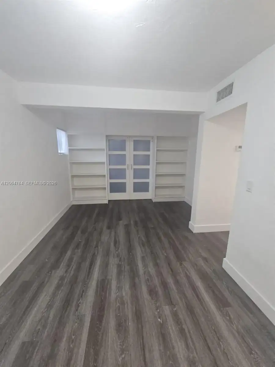 7435 Byron Ave # 5, Miami Beach FL 33141 photo 4