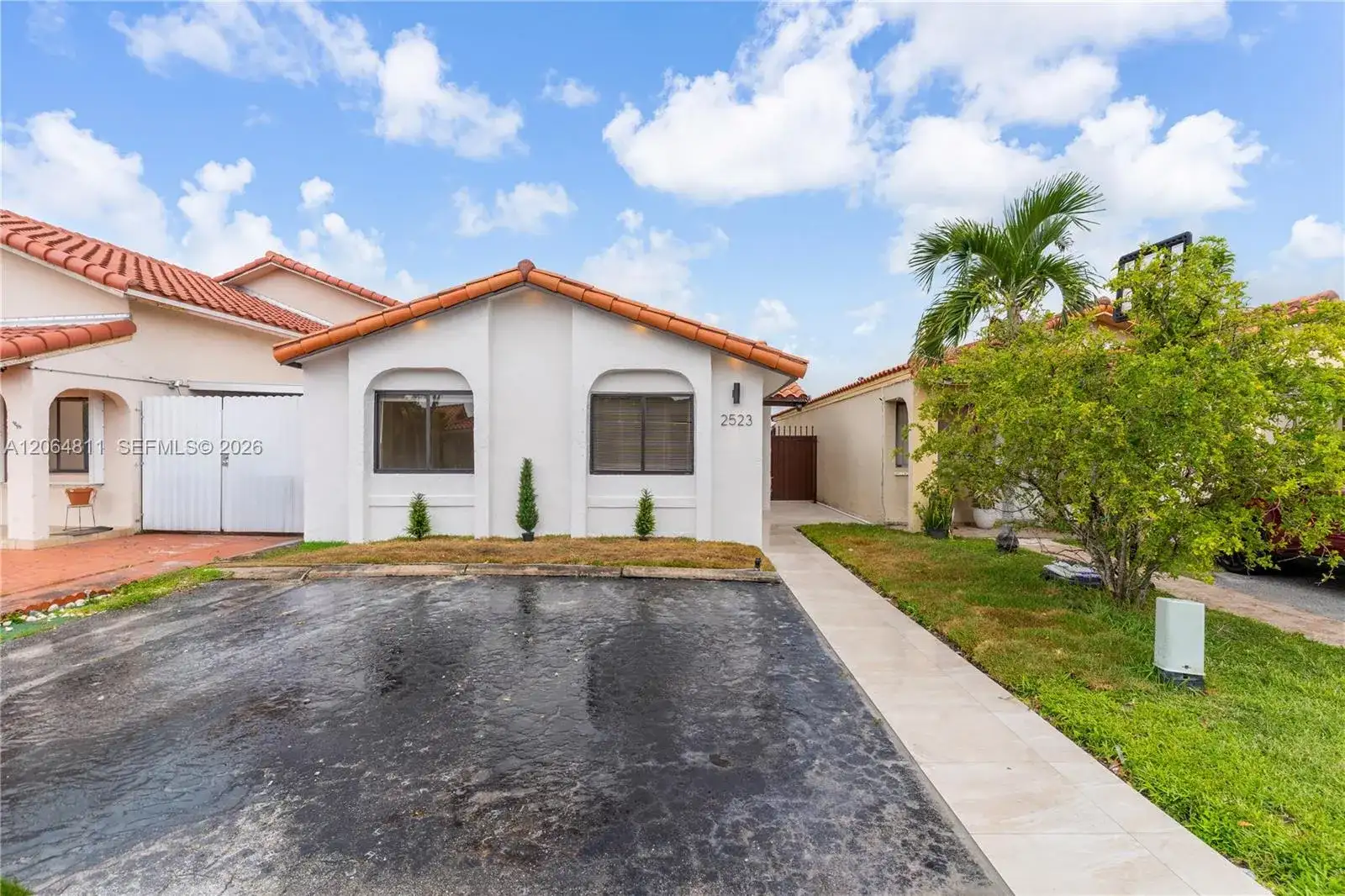 2523 W 65th St, Hialeah FL 33016 photo 2