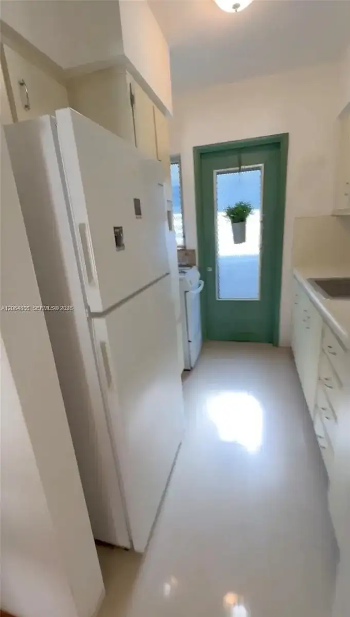 644 Meridian Ave # 10, Miami Beach FL 33139 photo 4