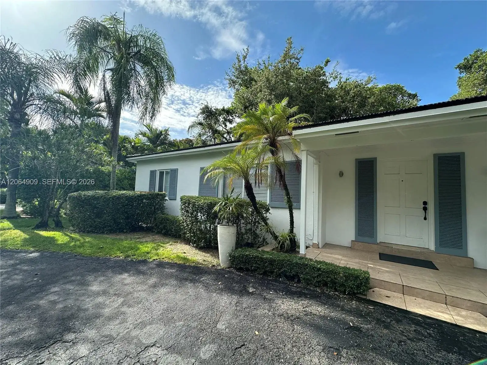 460 San Servando Ave, Coral Gables FL 33143 photo 2