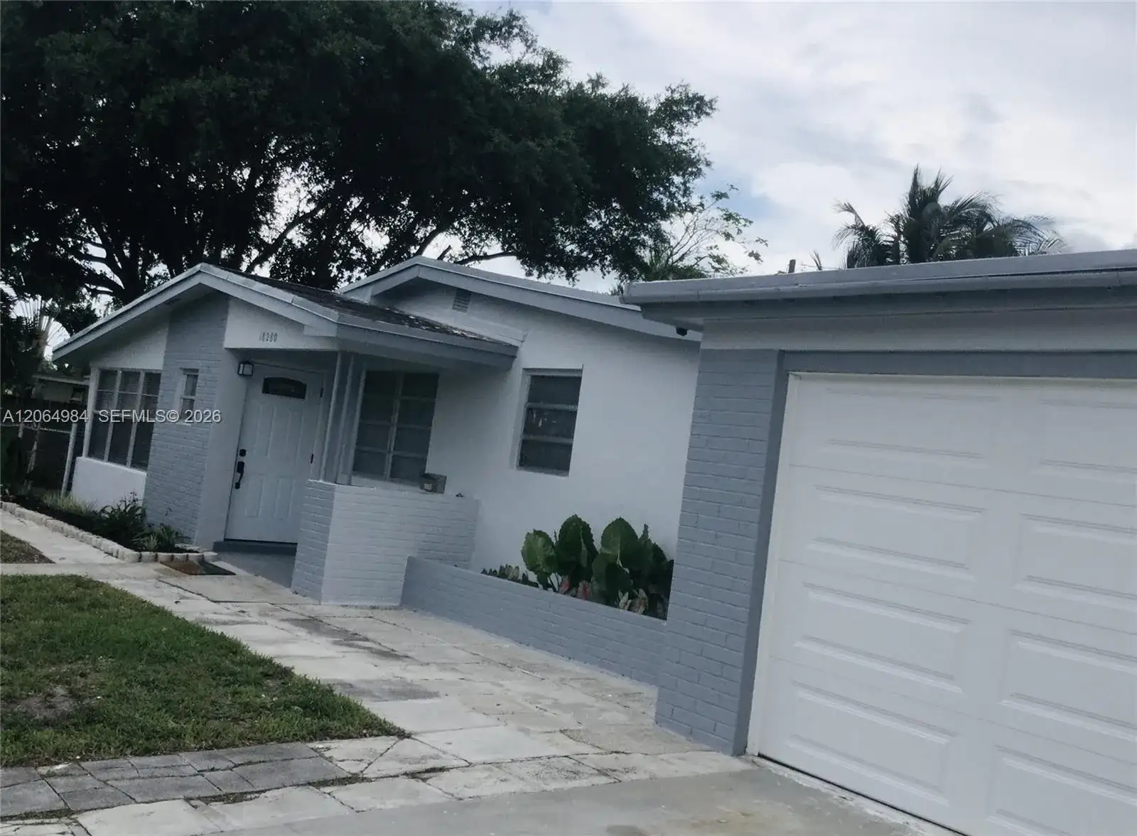18280 S Glades Dr, North Miami Beach FL 33162 photo 3