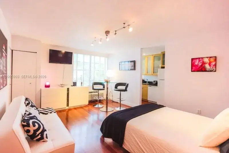 420 15th St # 306, Miami Beach FL 33139 photo 2