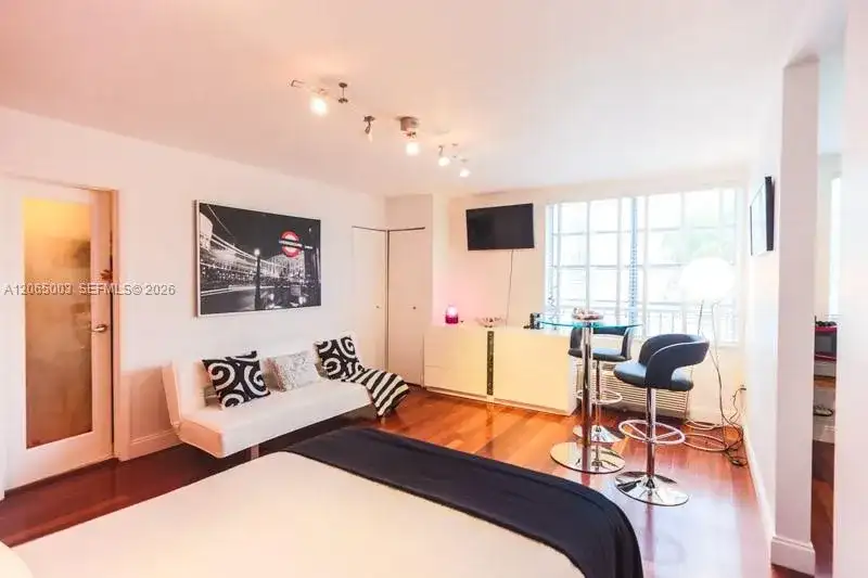 420 15th St # 306, Miami Beach FL 33139 photo 3