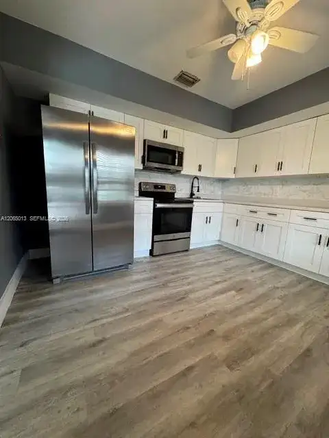 820 SE 12th St # 1, Fort Lauderdale FL 33316 photo 2