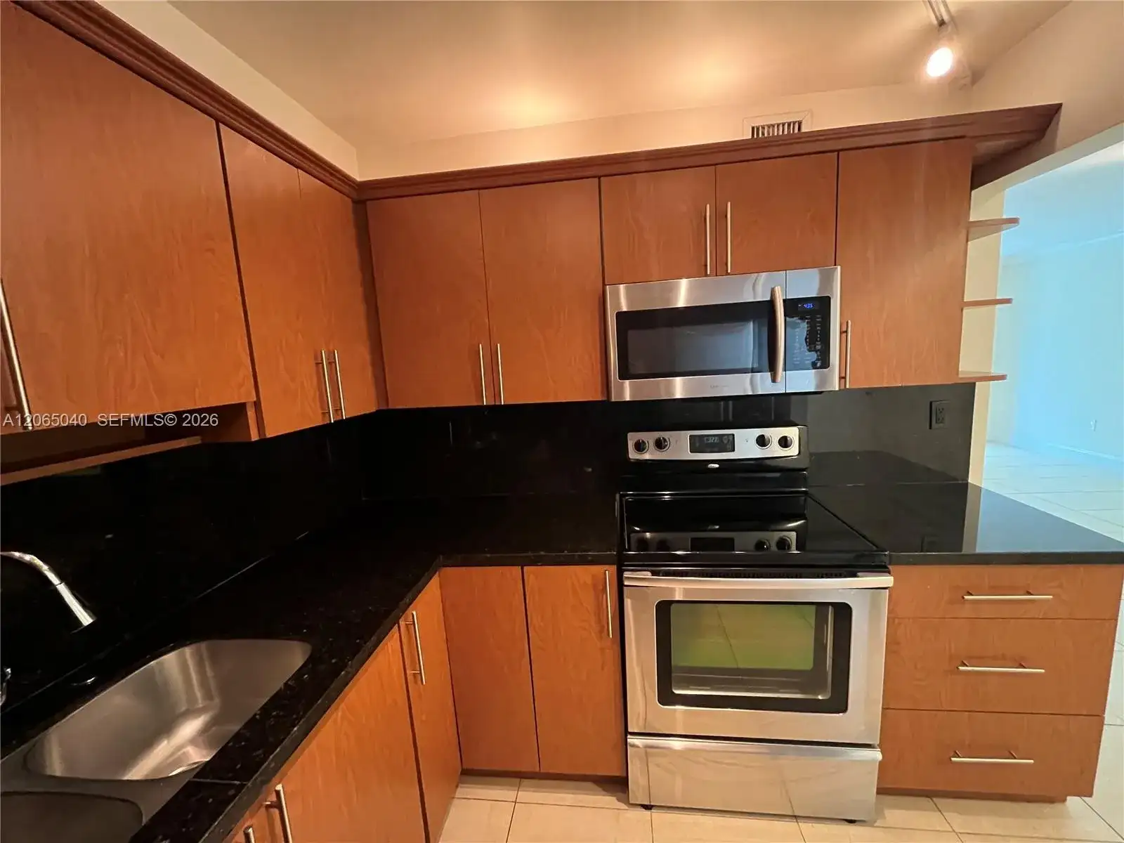 1605 Bay Rd # 403, Miami Beach FL 33139 photo 4