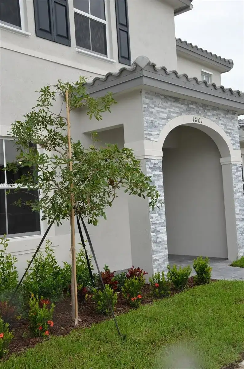 1801 SE 27th Ter, Homestead FL 33035 photo 2