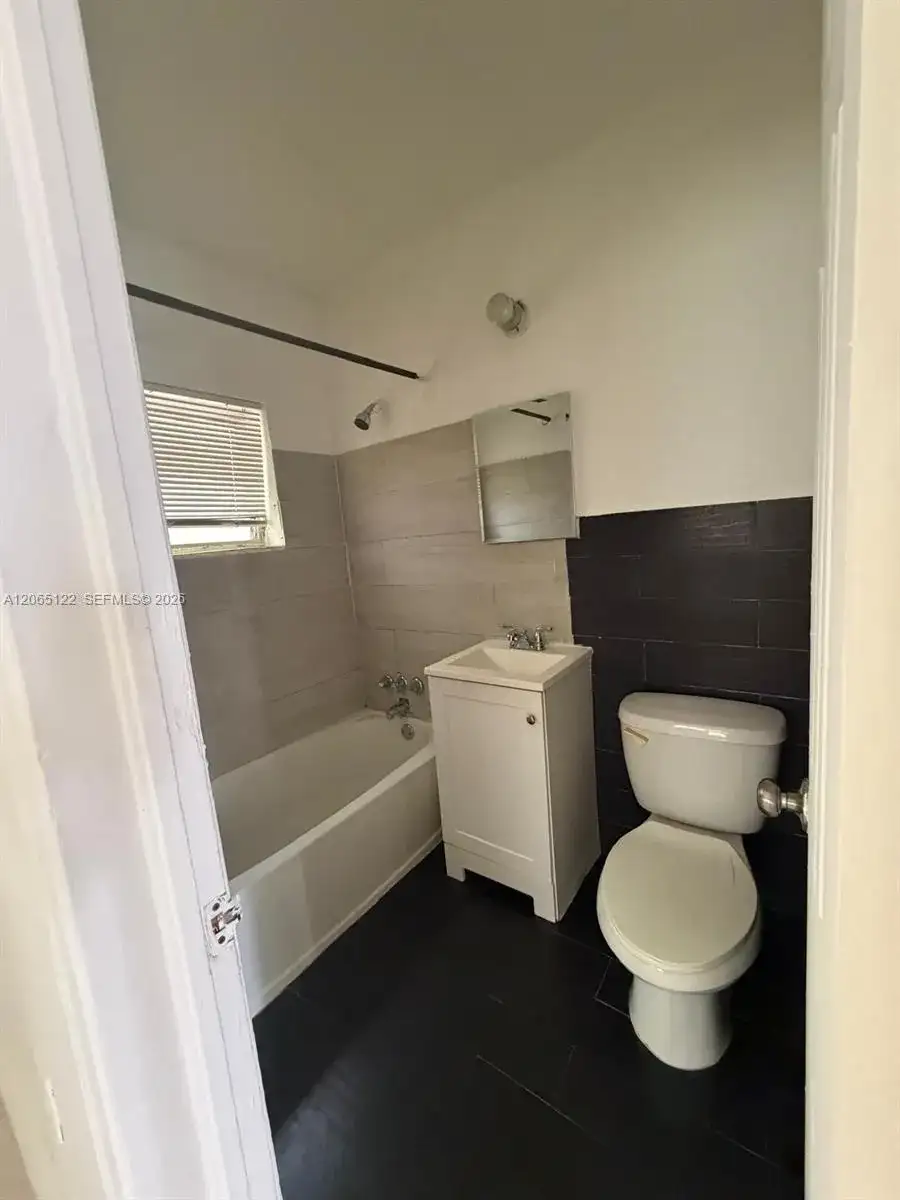 1861 NW 49th St, Miami FL 33142 photo 2
