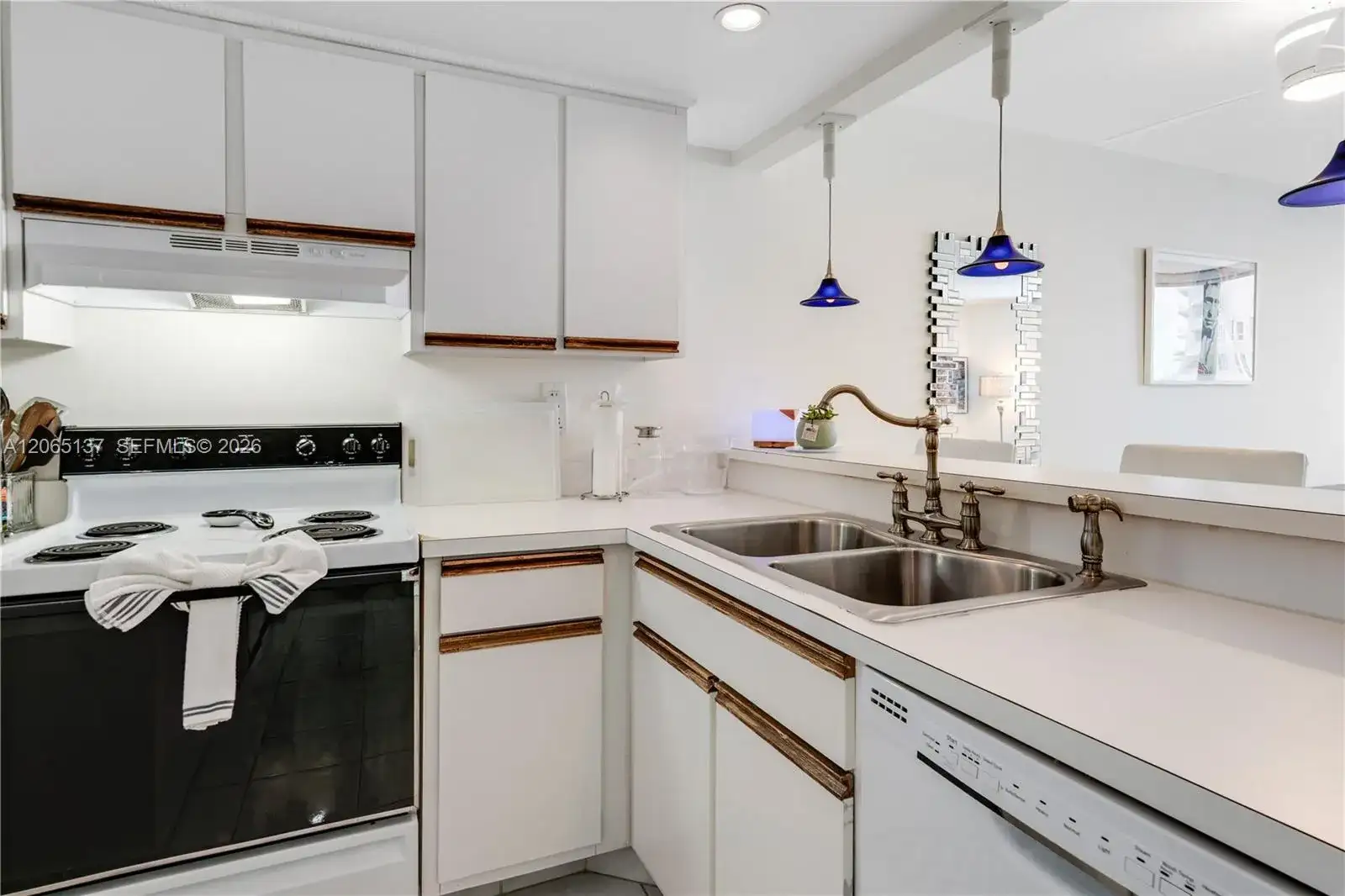 540 Brickell Key Dr # 1422, Miami FL 33131 photo 4