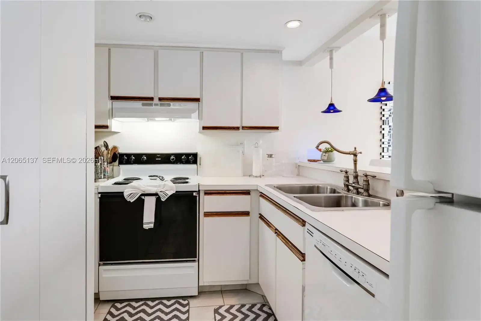 540 Brickell Key Dr # 1422, Miami FL 33131 photo 5
