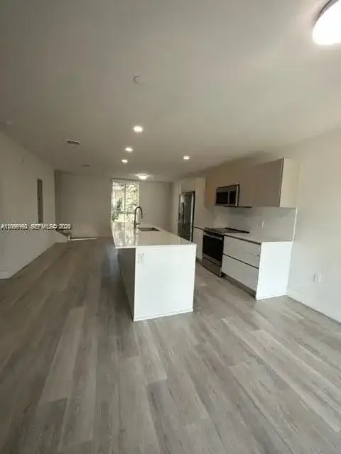 2561 NE 193rd St # 1208, Miami FL 33180 photo 4
