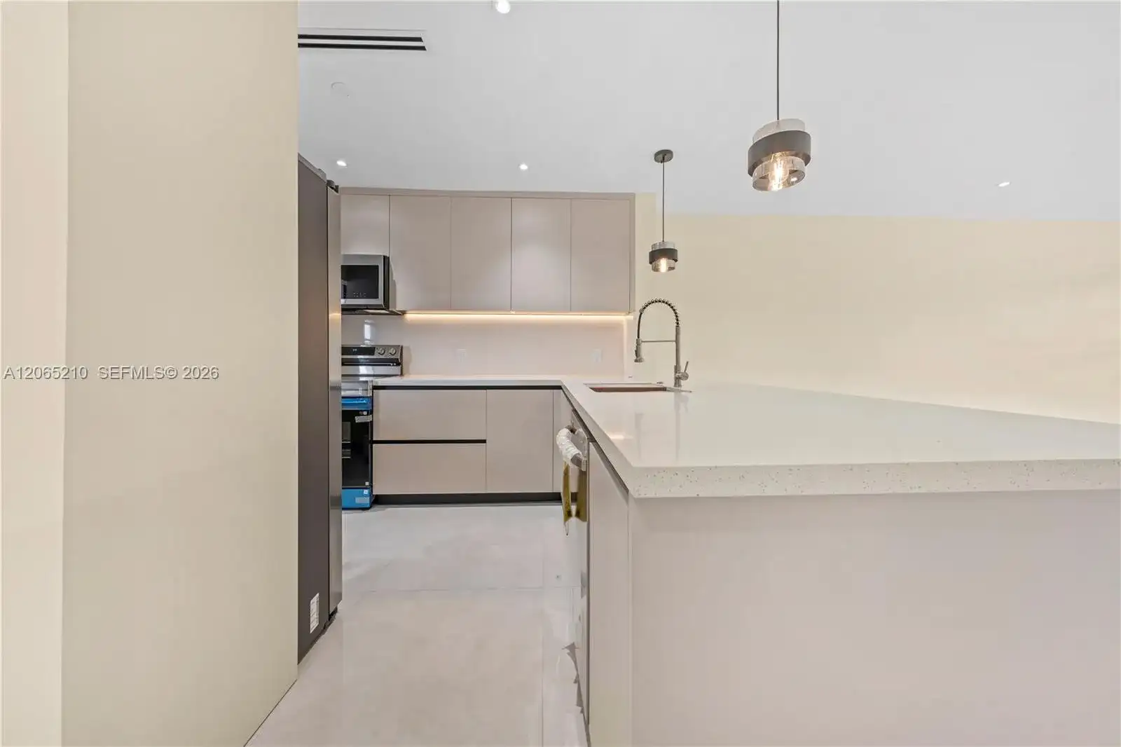 1400 NE 191st St # 305, Miami FL 33179 photo 3
