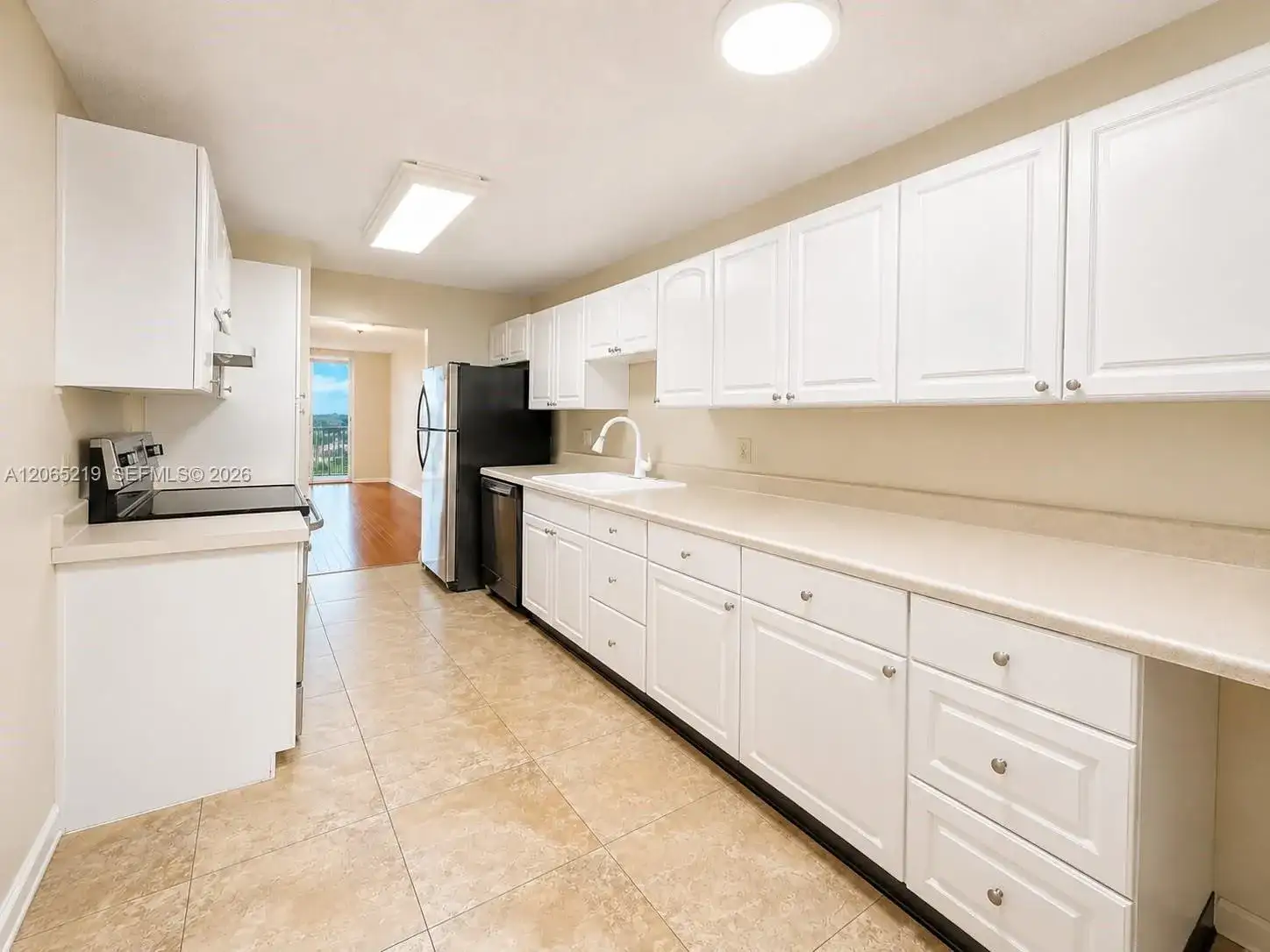 250 Jacaranda Dr # 805, Plantation FL 33324 photo 2