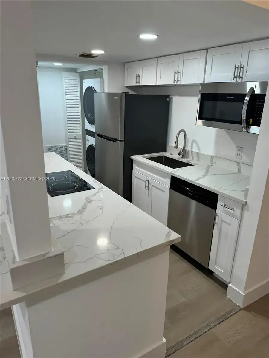 330 Cypress Dr, Lake Park FL 33403 photo 3