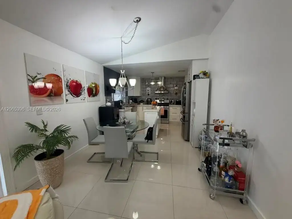 19631 NW 57th Pl, Hialeah FL 33015 photo 3