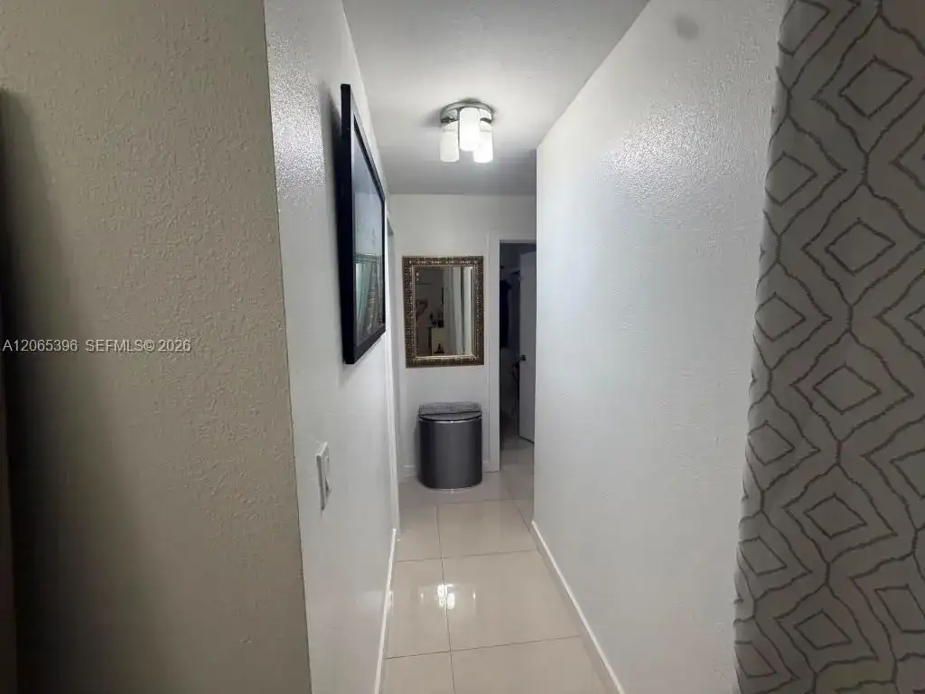 19631 NW 57th Pl, Hialeah FL 33015 photo 5