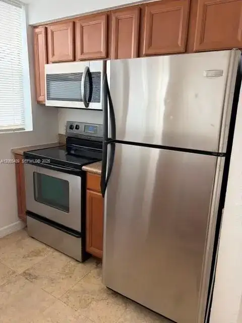 953 SW 10th St # 6, Miami FL 33130 photo 4