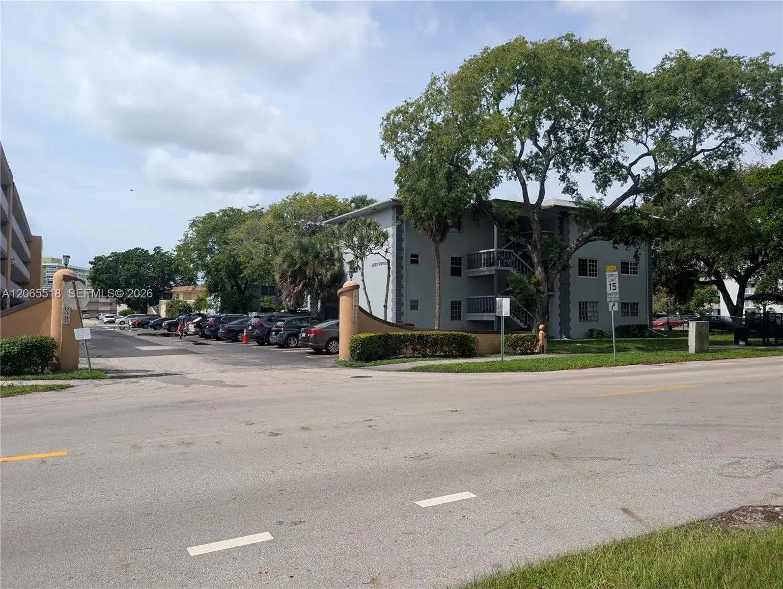 900 Tallwood Ave # 305, Hollywood FL 33021 photo 2