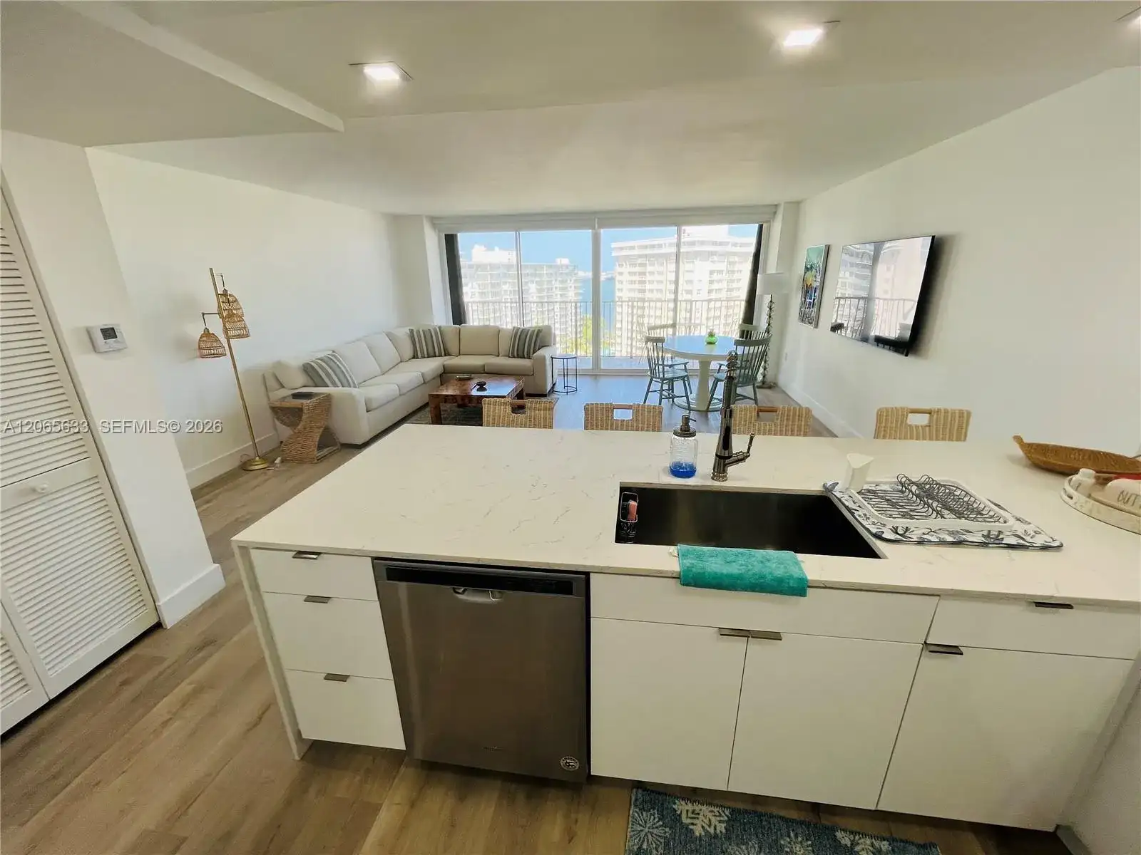 1450 Brickell Bay Dr # 1414, Miami FL 33131 photo 4