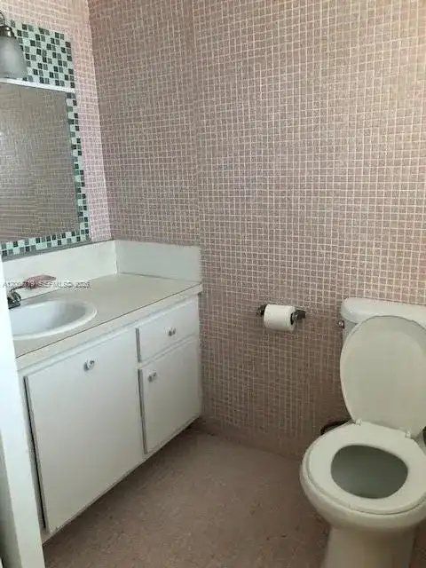 1530 NE 191st St # 240, Miami FL 33179 photo 4