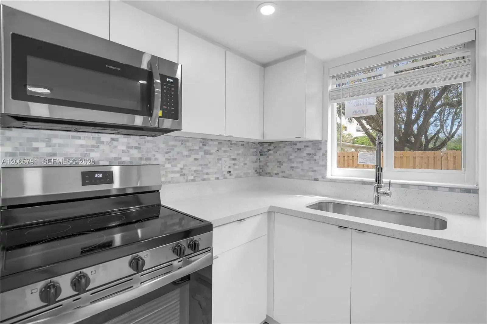 414 SE 14th St # 3, Fort Lauderdale FL 33316 photo 2