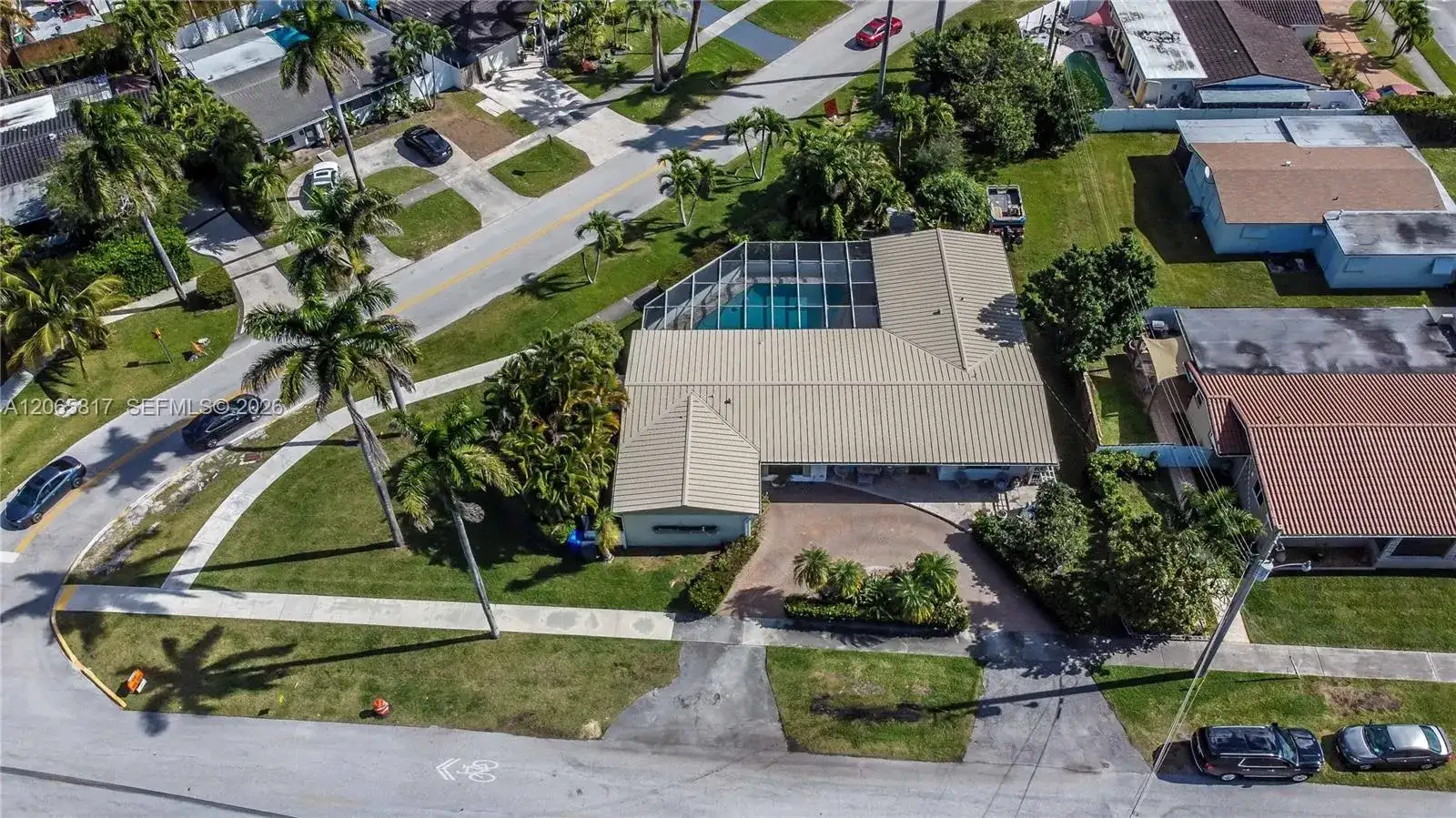 910 N 14th Ct, Hollywood FL 33020 photo 2