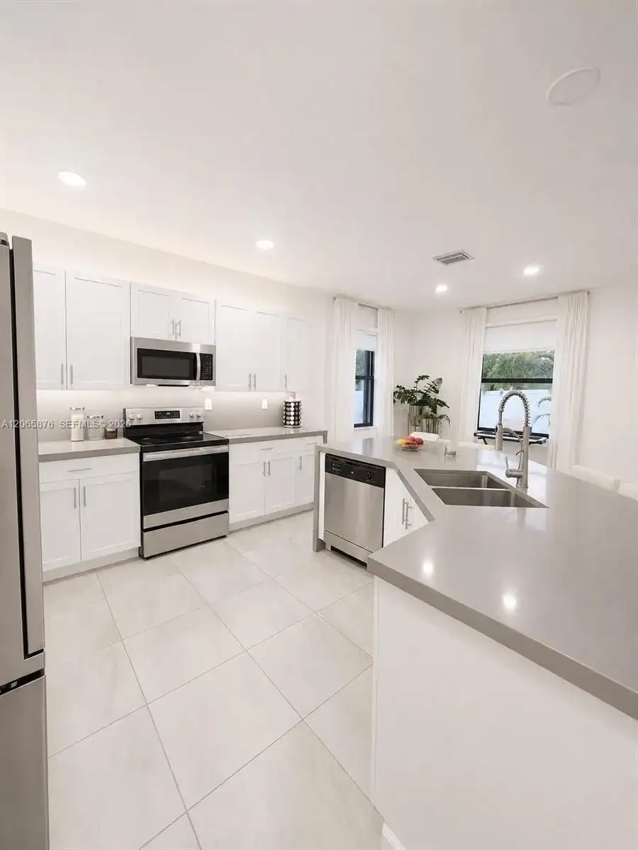 3555 W 106th St, Hialeah FL 33018 photo 3