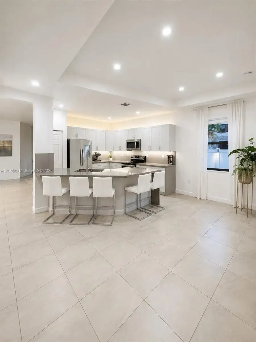 3555 W 106th St, Hialeah FL 33018 photo 4