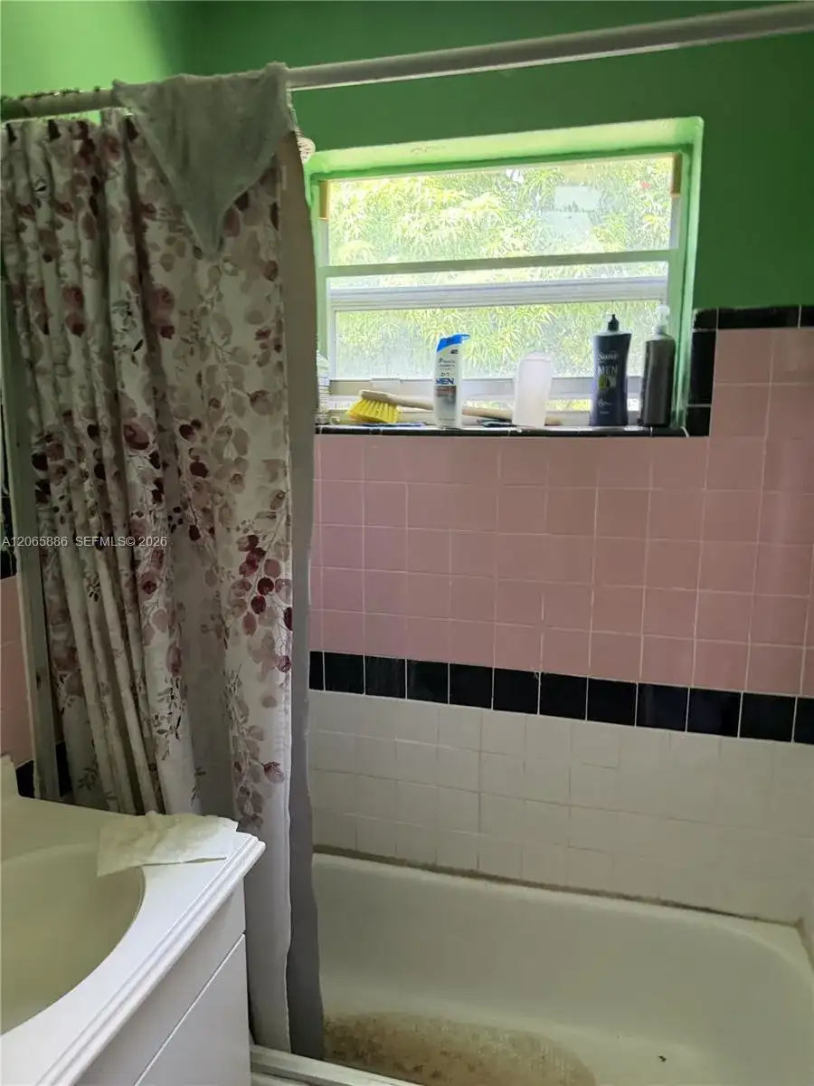 123 Ronald Rd, West Park FL 33023 photo 3