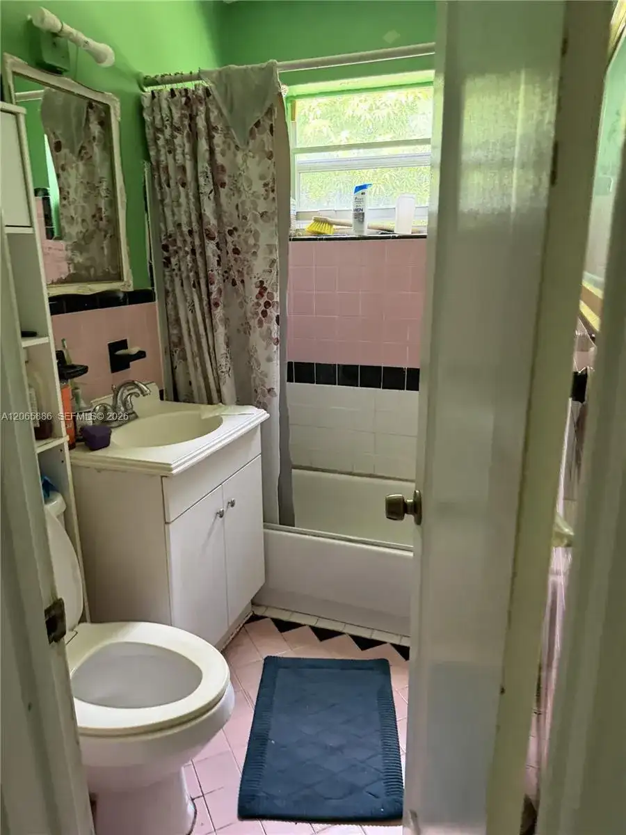 123 Ronald Rd, West Park FL 33023 photo 4