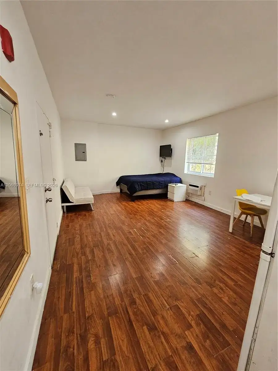 1345 Pennsylvania Ave # 3C, Miami Beach FL 33139 photo 2