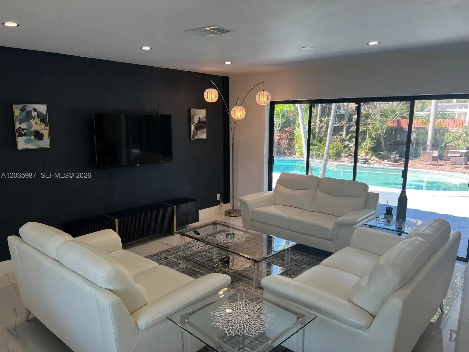 1112 N 13th Ave, Hollywood FL 33019 photo 2
