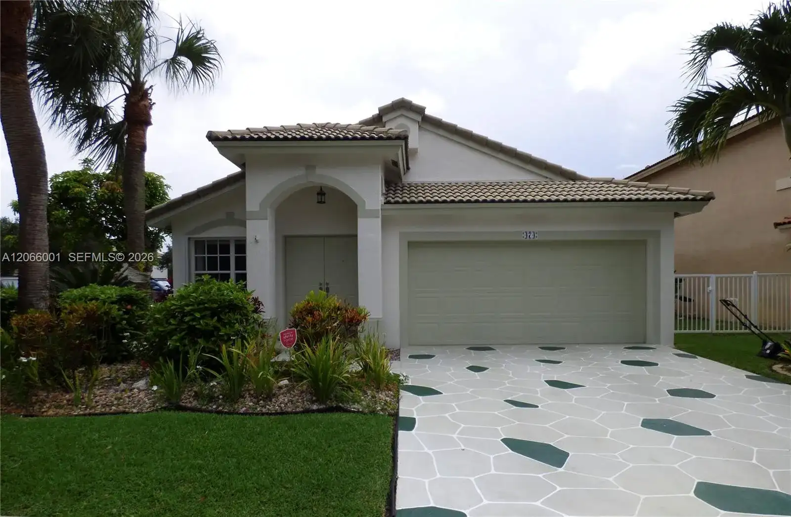 474 SW 205th Ave, Pembroke Pines FL 33029 photo 2
