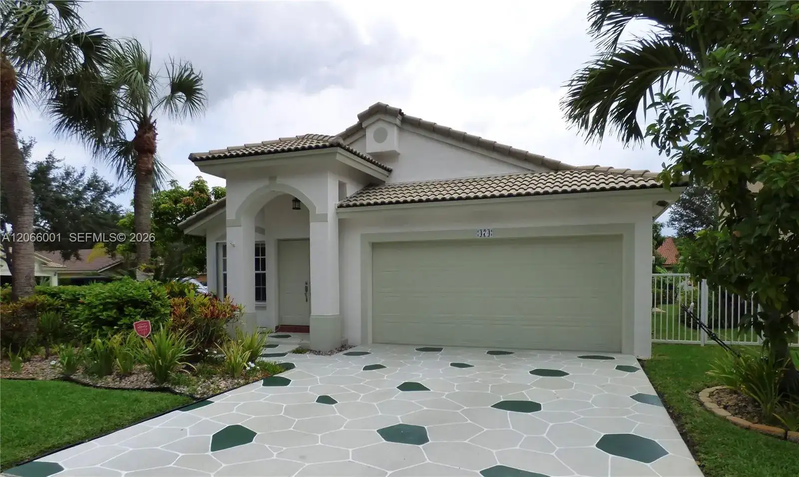 474 SW 205th Ave, Pembroke Pines FL 33029 photo 3