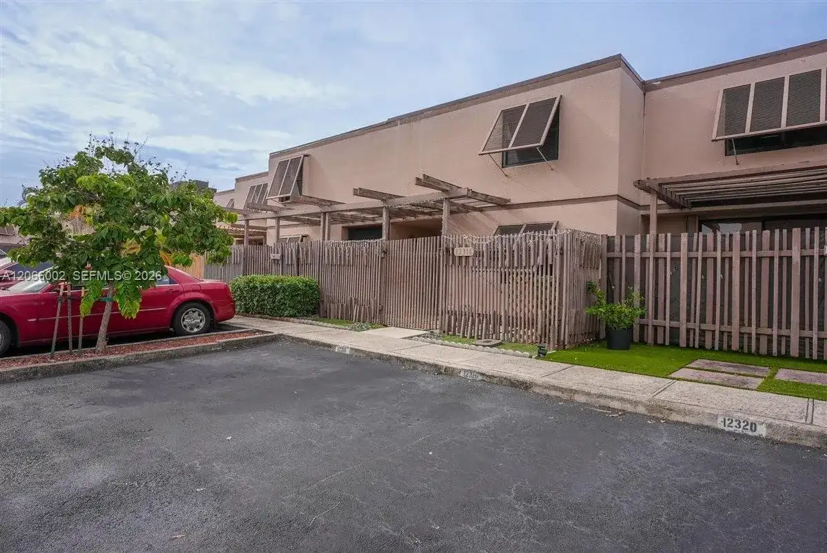 12316 NW 11th Ct, Pembroke Pines FL 33026 photo 2