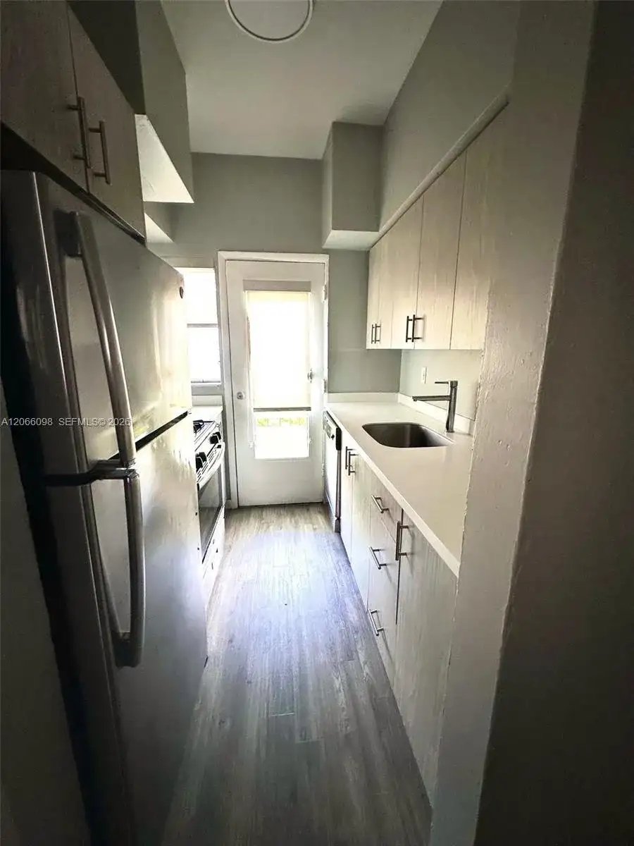 710 Meridian Ave # 10, Miami Beach FL 33139 photo 4